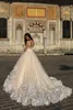 2020 Herrlicher Designer Champagne Brautkleider mit weißen Blumen 3D Illusion Bloße lange Ärmel Gericht Zug Arabisch Brautkleider