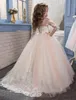 2019 Härlig Arabisk Blush Rosa Blomma Flickor Klänningar För Bröllop Långärmad Snörning Appliques Ball Gown Födelsedag Girl Communion Pageant Gown