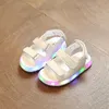 2018 NUOVE scarpe estive a led per bambini Sandali per bambini Ragazzi Ragazze Moda Sandali illuminati Bambini Scarpe luminose per bambini