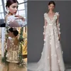 Bescheidene Marchesa-Spitze-böhmische Strand-Hochzeitskleider 3D-Foral-Applikationen Dubai-Arabisch-handgemachte Blumen-Land-Brautkleider mit langen Ärmeln