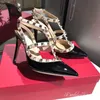 2018 Hermosa mujer con sandalias de tacón alto Sandalias de mujer de cuero importadas Diseñador Tiene etiqueta Zapatillas de mujer Moda de mujer Tacones altos