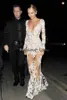 Sexy Michael Costello знаменитости вечерние платья Deep V шеи с длинными рукавами Appliques Tulle Смотреть сквозь иллюзию обнаженных белых платьев выпускного вечера