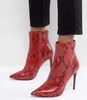 2018 Mode-Stiefeletten mit spitzer Zehenpartie und Schlangenleder-Print, Lederstiefel für Damen, Runway-Booties, Kleidschuhe, rote Stiefeletten aus Lackleder
