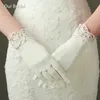 Guantes de novia de satén mate, corte de encaje corto, accesorio nupcial de boda de marfil, guante de boda hasta la muñeca 2020