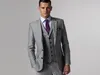 2021 Hommes officiels personnalisés Gris Vente latérale Gris Groom Tuxedos GroomsMen Best Homme Mariage Costumes Bourse Business Wear (Veste + Pantalon + Vest + Cravate)