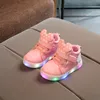 2019 New Baby Boys Meninas Luminous Sports Shoes Led Lumineus Sneakers Crianças Desenhos animados Sapatos antiderrapantes Crianças Casual Shoe Star Star
