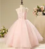 Flower Girls Dresses for Weddings Billiga High Low Ruffles Princess Party Girls Pageant First Communion Dress for Kids Teens