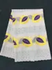 5 yards / PC Beau tissu de coton africain blanc avec une broderie en dentelle voile Swiss Voile violette et jaune pour les vêtements BC11-5