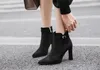 Invierno más botas gruesas de terciopelo para mujer botas Martin de punta cálida gruesas con botas descubiertas zapatos