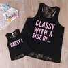 Mãe quente e filha vestuário tanque tops preto laço rotativo elegante com um lado de Sassy camisetas Verão Correspondência de roupas de família