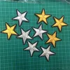 48 unids / lote Estrella de oro y plata Insignias bordadas Parches Parches de estrellas para la etiqueta de la ropa Etiqueta de la ropa 241t