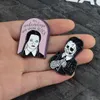 La famiglia Addams Spille ispirate Spille di Mercoledi Mercoledì Pin Indossiamo Black Skeleton Punk Badge Gioielli Gothic Gothic