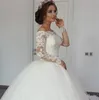 2018 New Hot Sexy Arabo Maniche lunghe Una linea Abiti da sposa Illusion Off spalla Appliques in pizzo Plus Size Sweep Train Abiti da sposa formali