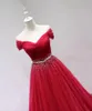 2020 Off The Shoulder Ruffles frisada Lantejoula Baile Prom Vestidos Lace-up Voltar Vestido Longo plissados ​​Tulle Sweep Trem Beads lantejoulas P