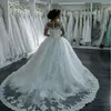 Incredibili abiti da sposa con collo trasparente Applicazioni di pizzo Perline Illusione Maniche lunghe Abiti da sposa Abito da ballo Sweep Train Abiti da sposa moderni