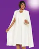 マザープラスサイズのガウンのためのジャケットサテン2個の膝の長さ長袖の結婚式のゲストドレスの花嫁のドレスの白い母