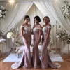 Glamorous Dubai Abiti da sposa per gli ospiti Appliques in pizzo con spalle scoperte Sirena Satin Sweep Train Prom Dress Abiti da damigella d'onore di moda sexy 2018