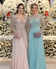 V Neck Chiffon Long Mothers Dresses Crystal Lace Appliques Pärlade rena ärmar Plus Size Split Mother of the Bride Dresses321J