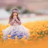 淡いラベンダーの花の女の子のドレスバトーネックレースアップリケ長袖の誕生日のドレス素敵なふわふわの膝の長さの女の子ページェントのドレス