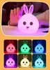 Baby Kids Night Light Kawaii Silicone Bunny Kanin Lampa Tryck Control Färg Ändra andningsljus för barn, Rolig Nighttime Buddy