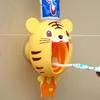 Bonito Dos Desenhos Animados Animal Automático Dispensador De Dentífrico Suporte De Montagem Na Parede Do Banheiro pasta de dente ferramenta de dispensação Tigre / Coelho adorável