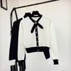 Nieuwe lente herfst mode dames elegant zwart wit kleurblok strik kraag parel knopen gebreide trui en geplooide lange rok rokkostuum