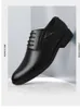 男性デザイナーのためのイタリアのブランドのオックスフォードの靴男性のデザイナーフォーマルシューズメンズシューズカジュアルな男靴サパトソーシャルマスコライノZapatos Hombre Vestir Ayakkab