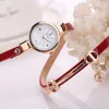 Neue Mode Frauen Armbanduhr Gold Quarz Geschenk Uhr Armbanduhr Frauen Kleid Leder Casual Armband Uhren1