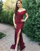 Burgundy Off-Shoulder Mermaid Prom Klänningar Elastiska Satin Sida Split Prom Kappor Golvlängd Evening Klänningar Skräddarsydda Party Dress