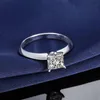 1ct 실험실. 다이아몬드 moissanite 9K, 14K, 18K 골드 공주 컷 간단한 클래식 단일 돌 설정 약혼 결혼 반지 인증서