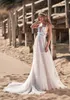 Una linea di abiti da sposa bohémien in pizzo Applique Spaghetti Sweep Train Summer Country Abiti da sposa Abito da sposa Boho senza schienale Abito taglie forti