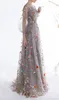 新しい女性の長袖のウエディングドレストレンディな花の刺繍AラインのイブニングドレスフォーマルパーティーガウンのページェントドレスVestios de Novia