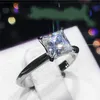 Klasyczny Luksusowy Prawdziwy Solidny 925 Sterling Silver Ring 2ct Princess-Cut Sona Diamond Wedding Jewelry Pierścionki Zaręczyny dla kobiet Rozmiar 5-9