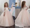 2019 Härlig Arabisk Blush Rosa Blomma Flickor Klänningar För Bröllop Långärmad Snörning Appliques Ball Gown Födelsedag Girl Communion Pageant Gown