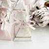 Livraison Gratuite 50 PCS Pyramide Marbre Faveur Boîtes De Mariage Bonbons Fête Boîte De Chocolat Doux Fournitures Faveur Titulaires w/Tag n Rubans