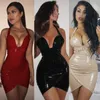 Neue Sexy Frauen Shiny PVC Kunstleder Clubwear Sexy Tiefem V Neckholder Schnalle Riemen Bodycon Club Mini Party Kleid Vestido