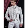 Мода дизайн белая вышивка жених смокинги мужские свадебные смокинги мужчины формальные / выпускного вечера / ужин / костюмы на заказ (куртка + брюки + жилет + галстук) 2062