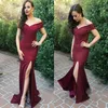 Burgundy Off-Shoulder Mermaid Prom Klänningar Elastiska Satin Sida Split Prom Kappor Golvlängd Evening Klänningar Skräddarsydda Party Dress