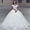 2020 Nieuwe Moderne Arabische Baljurk Trouwjurken Off Schouder Kant 3D Applicaties Beaded Princess Floor Lengte Puffy Plus Size Bridal Towns