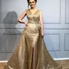 Gyllene paljetterade avtagbara balklänningar V-hals ärmlös sidosplacering sjöjungfru aftonklänningar glittrande sexig golvlängd 2018 promenad klänning