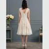 Szampańskie sukienki ślubne z koronkami Seksowne puste tył koronkowe sukienki ślubne niestandardowe kolano v szyja bez pleców sukienki ślubne DH4153