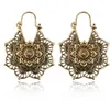 Pendientes bohemios con forma de media luna para mujer, aretes florales tallados con patrón de flores, chapados en oro antiguo/plata