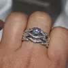 Cross Wedding Band Ring för kvinnor Mode Smycken 10kt Vitguld Fylld Rund Klipp Vit Topaz CZ Diamant Kvinna Bridal Rings Set Gift