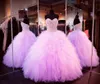 Luxury Princess Princess Feather Quinceanera Robes Vintage chérie cristaux scintillants Longueur en cascade Ruffles 16 robes douces Hy461