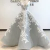 Eleganckie szare sukienki Prom Seksowne Sexy V Neck White Lace Aplikacje Suknie wieczorowe Saudyjska Arabia Linia Formalna Dress Custom