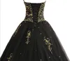 Robes de mariée de robe de bal noire gothique avec corset de broderie d'or à lacets dos princesse vintage robes de mariée colorées non blanches sur mesure