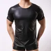 Gran oferta 2019, camiseta Sexy a la moda para hombre, camisetas de manga corta de imitación de cuero de compresión, camisetas de cuero PU Gay para hombre, camiseta ajustada