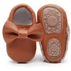 Moda Çiçek Baskı Sert Sole Toddler Moccasins İlk Walker Ayakkabı PU Deri Sevimli Yay Bebek Kız Ayakkabı Bebek Yürüyüşü