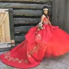 Königsblaues Ballkleid Quinceanera-Kleider, Herzausschnitt, Stickerei-Applikationen, Perlenstickerei, Gold-Satin-Tüll, Luxus-Bonbon-16-Kleider, Sweep-Zug