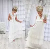 Romantisk 2020 Boho Flower Girl Dresses for Weddings Billiga V Neck Chiffon Kids Formell Wear Lace Tiered Formell Bröllopsklänning